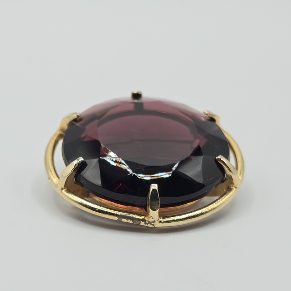 Vintage Purple Amethyst Colored Glass MCM 1.5" Faceted Circle Brooch, Unsigned - Picture 6 of 13
